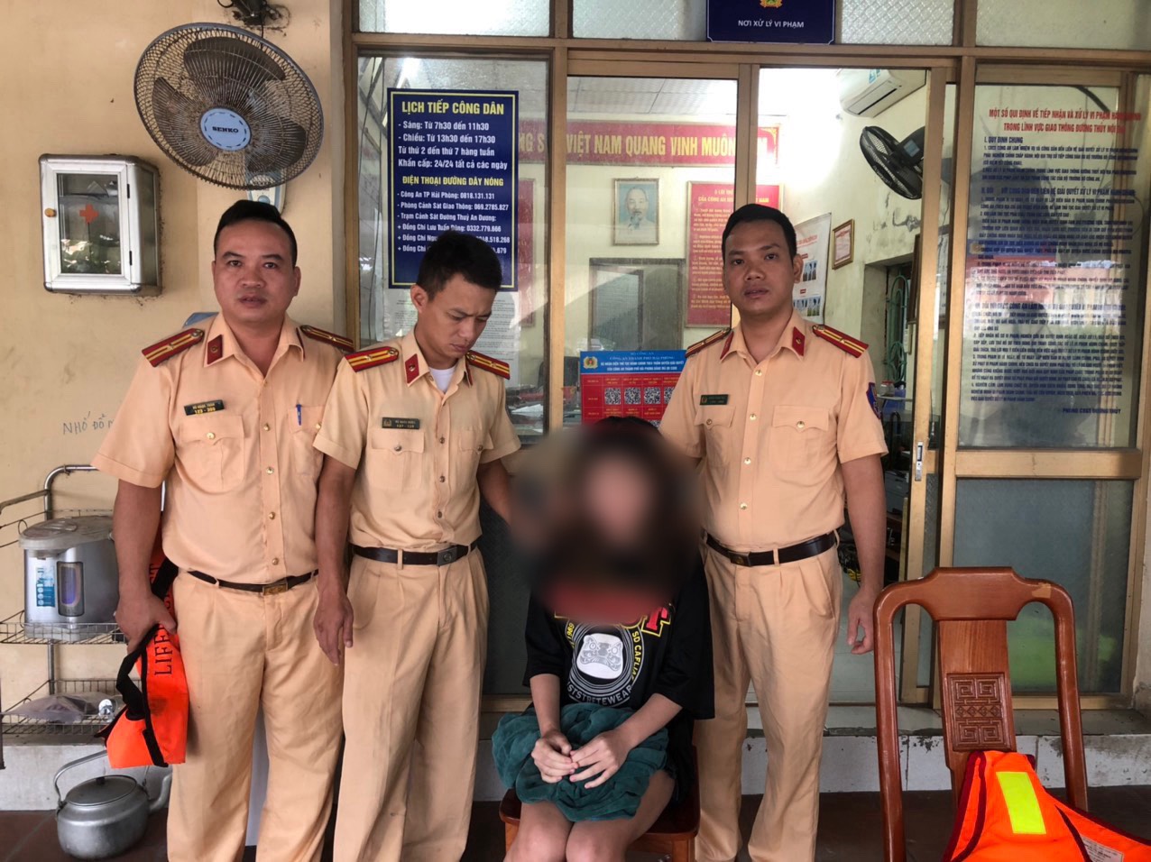 Trạm Cảnh sát đường thuỷ An Dương (Phòng Cảnh sát giao thông): Kịp thời cứu sống một người nhảy cầu tự tử